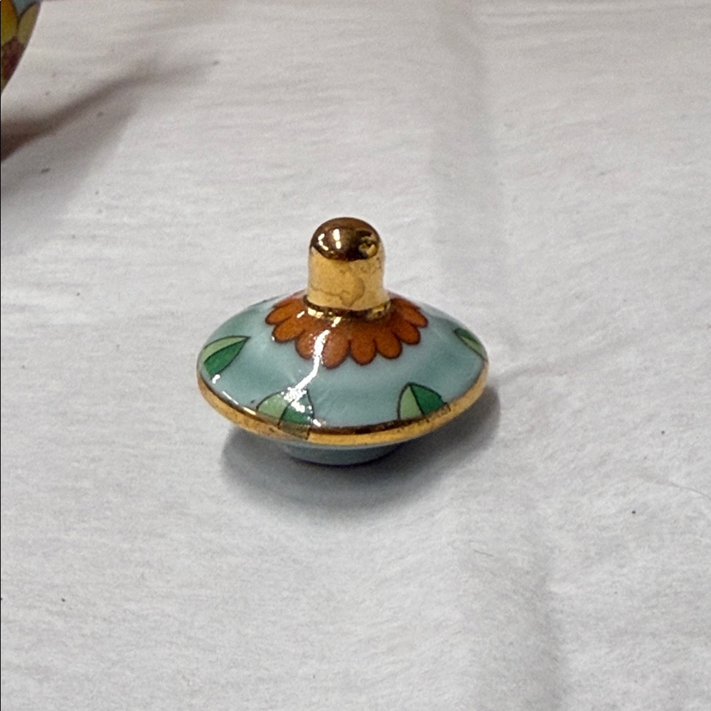 ⭐️2002 Vivian Chan miniature porcelain teapot. - Picture 6 of 16